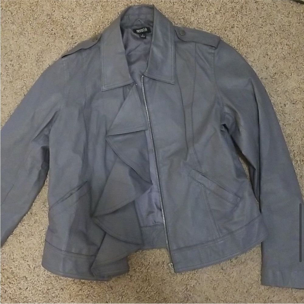 Genuine Leather Motorcycle Jacket, size 6 - Picture 2 of 11